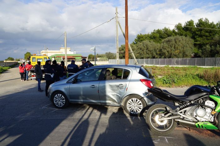 Flash Taranto - Incidente tra un’auto e una moto. Motociclista in codice rosso