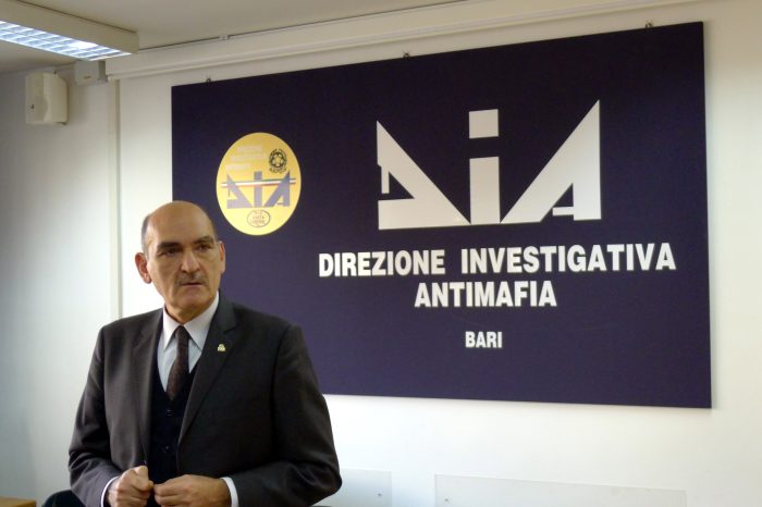 Bari - Il Direttore Generale di Divisione della DIA Governale in visita al Centro Operativo