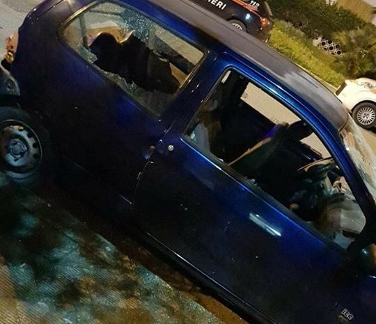 Taranto - Lite condominiale: "Fai troppo rumore!" e gli distrugge l'auto | FOTO