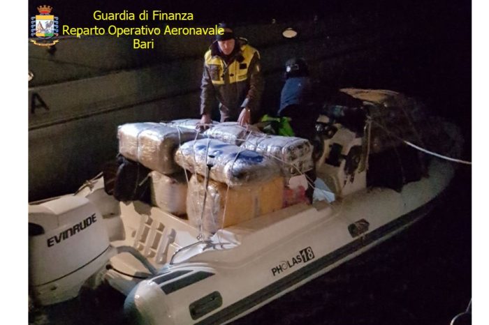 Lecce- A San Silvestro un altro gommone carico di marijuana bloccato nel Canale D'Otranto