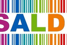 Saldi 2026 in Puglia: cartelli di sconto in vetrina per l’avvio del 3 gennaio
