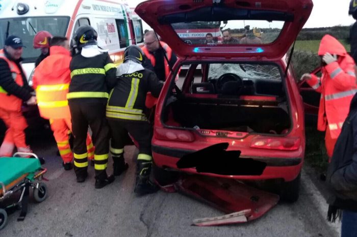 Taranto - Scontro tra auto e camion: conducenti in ospedale