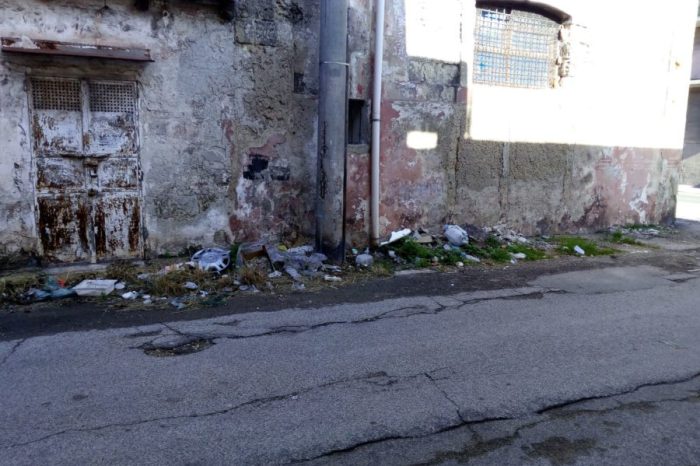 Taranto - Degrado nel quartiere Porta Napoli: lo sfogo di un negoziante | FOTO
