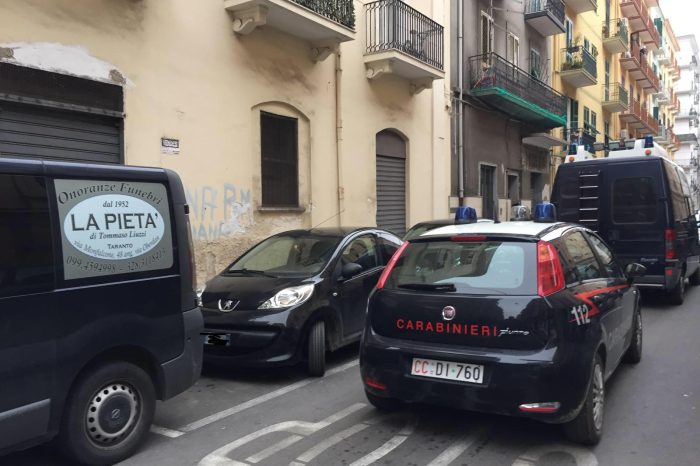 FLASH Taranto - Uomo trovato strangolato in casa: "Sono stato io mi doveva dei soldi'