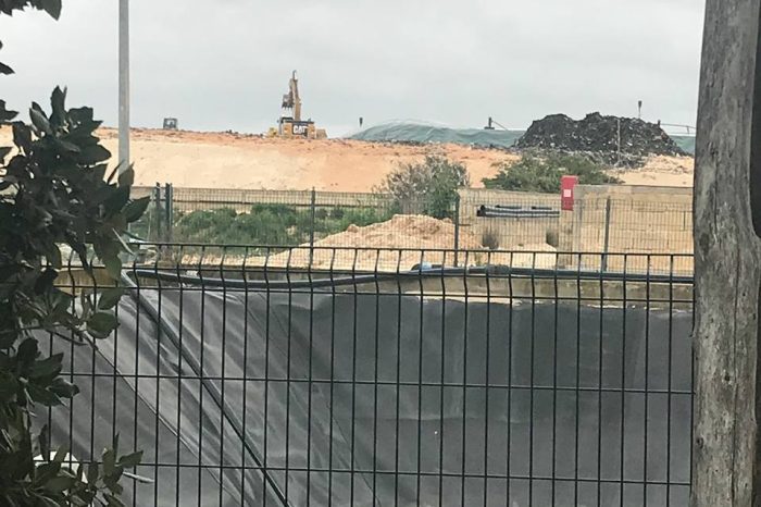 Taranto - La Provincia autorizza l'innalzamento della discarica di Grottaglie. Istituzioni e cittadini sul piede di guerra