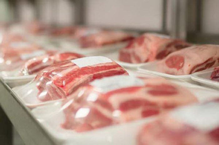 Taranto - 30 chili di carne in cattivo stato: chiuso negozio in pieno centro