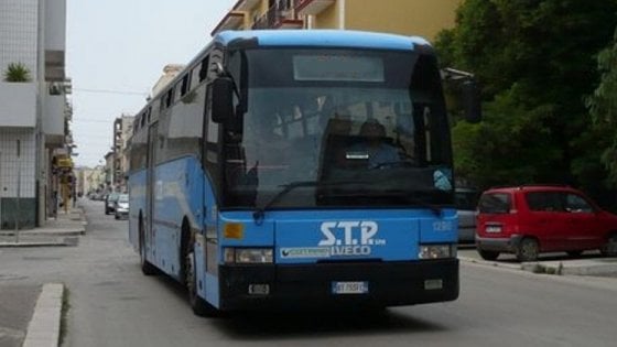 Brindisi- Viaggio in autobus senza biglietto. 33enne si rifiuta di scendere dal mezzo, denunciato