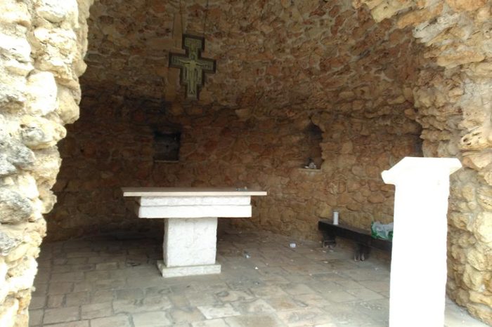 Brindisi- Vandalizzata la grotta della Madonna. Il Parroco: “ Il bello, il bene deve vincere sul male e sulle cose negative”