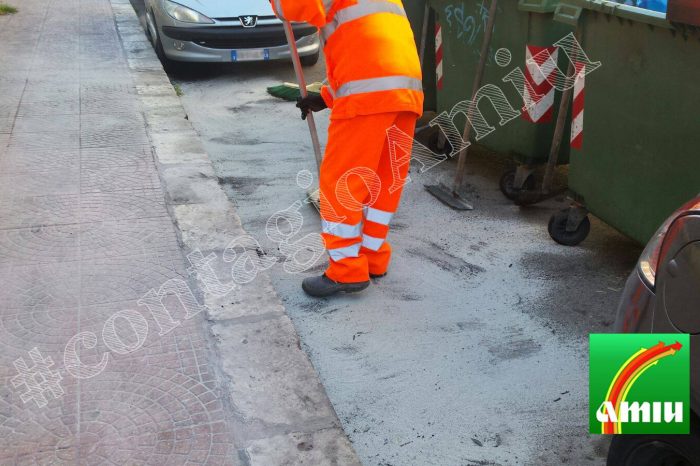 Taranto - Piazzale Bestat: operazione di pulizia radicale