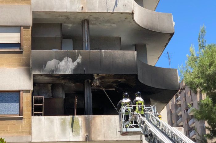 Taranto - Paura in uno stabile: incendio in un appartamento