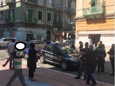 Taranto – Stop all’abusivismo, Polizia  Locale e di Stato restituiscono via Mazzini  e via Temenide ai cittadini