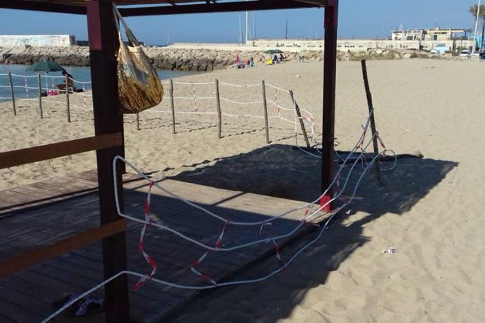 Taranto - Atto vandalico in spiaggia: danneggiato gazebo per i disabili