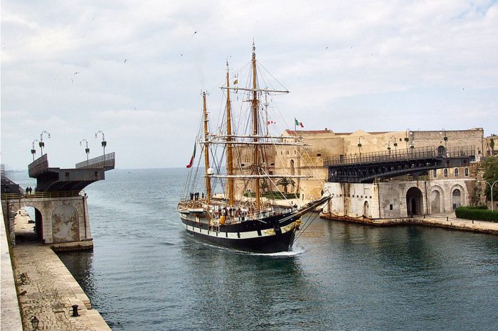 Taranto - La nave scuola Palinuro sosterà in città: ecco quando