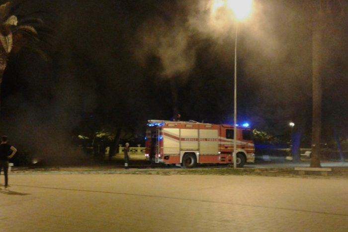 Taranto - Incendio in Villa Peripato: provvidenziale l’intervento dei vigili del fuoco