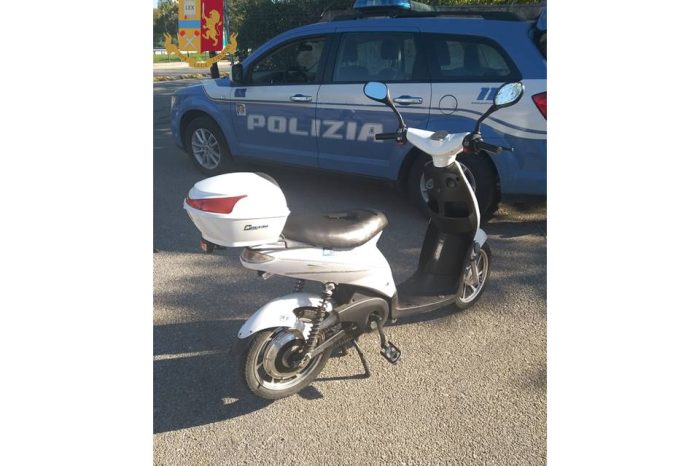 Taranto - Polizia stradale sequestra biciclette elettriche