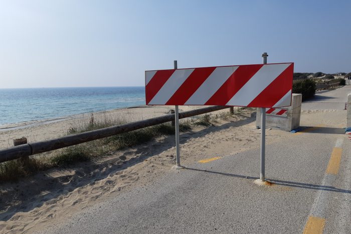 Taranto - Strada chiusa a Marina di Lizzano: a rischio il futuro di 10 stabilimenti balneari