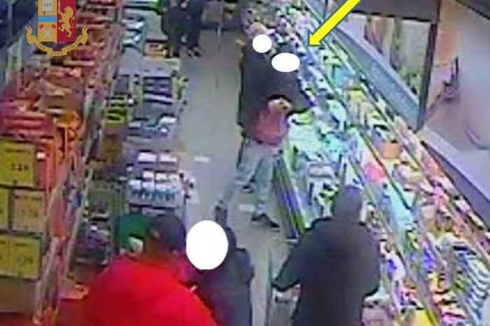 Taranto - Sorpreso a rubare in un supermercato: arrestato 22enne