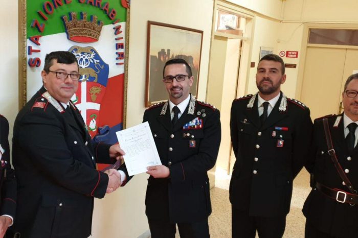 Oria- Il Comandante Provinciale dei Carabinieri consegna un encomio semplice collettivo alla Stazione di Oria