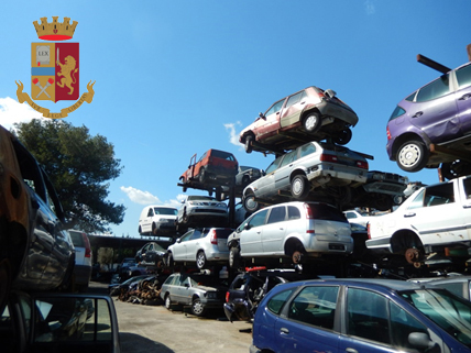 Lecce- Impresa di autodemolizione veicoli, ma mai smantellati. Denunciato