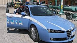 Lecce- Auto illegale in un'attività commerciale. Denunciati