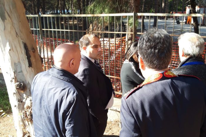 Taranto - Il sindaco ordina la chiusura degli istituti Deledda e De Carolis fino alla fine dell'anno scolastico