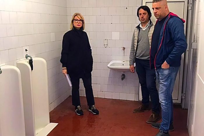 Taranto - Anche nella Settima Santa bagni pubblici comunali indecorosi