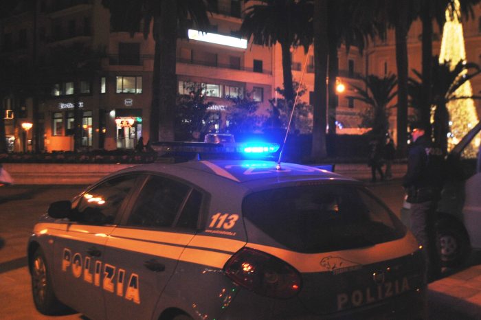Taranto - Sorpreso a rubare in un ristorante, minaccia gli agenti con una siringa sporca di sangue: arrestato pregiudicato