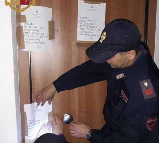 Taranto - Polizia scopre casa a “luci rosse” in pieno centro: denunciate due persone