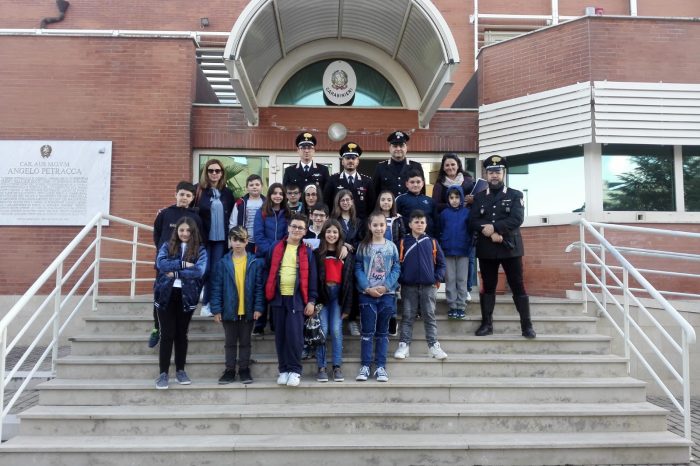 San Vito Dei Normanni (Br)- Gli alunni dell’Istituto Comprensivo “Nicola Brandi- S. Morelli”, visitano la Compagnia dei Carabinieri di San Vito dei Normanni.