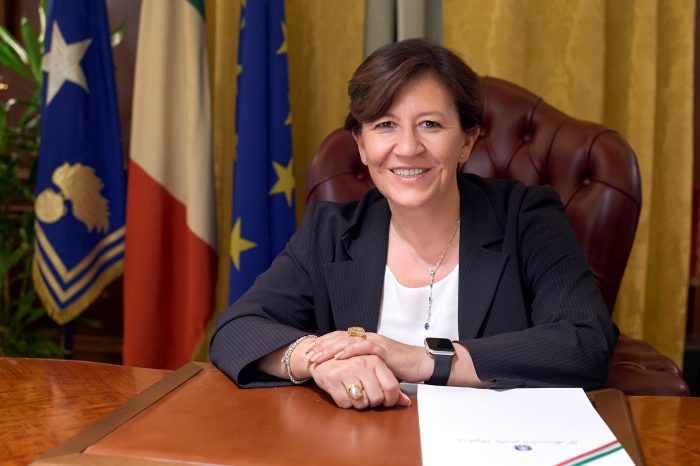 Taranto - Il Ministro Trenta a Marina di Ginosa per il passaggio di consegna dell’ex Batteria Toscano