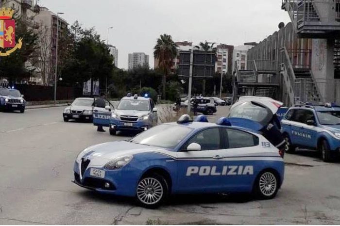 Taranto - Inveisce contro la fidanzata e aggredisce i poliziotti: arrestato 21enne