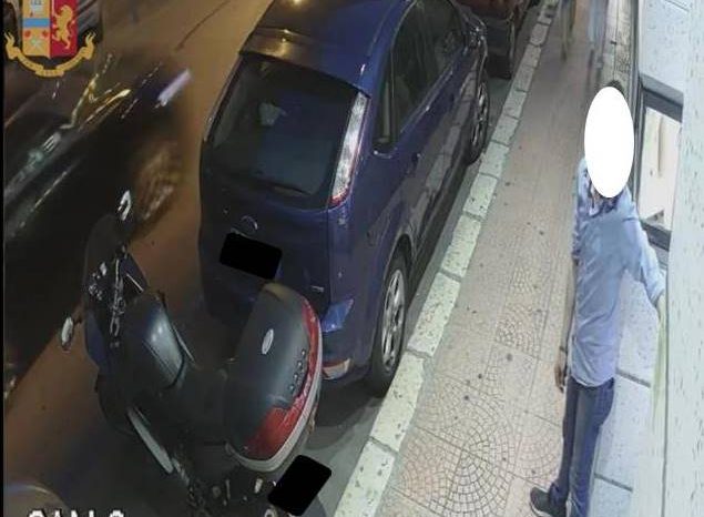 Taranto - Ripreso a rubare in una gioielleria: denunciato 26enne