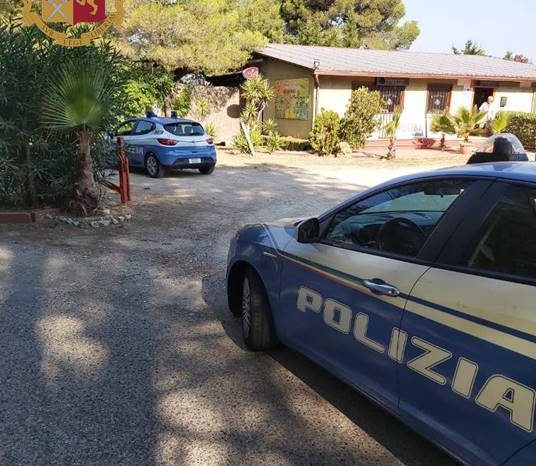 Taranto - Controlli di polizia e Asl: sequestrati alimenti scaduti
