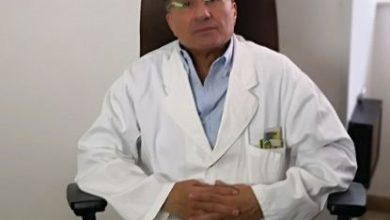 Il dott. Giovanni Colucci nel suo ambulatorio medico di Martina Franca