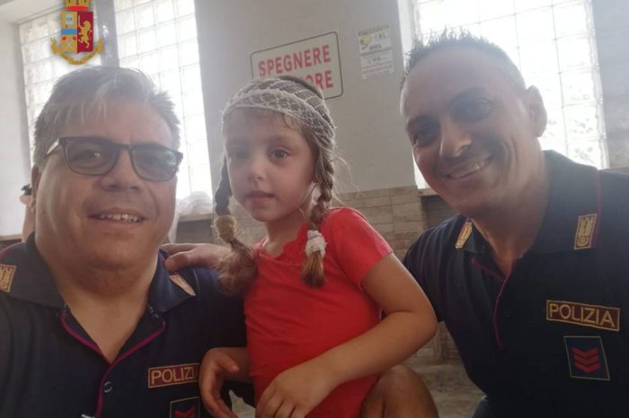 Taranto - Bimba di 5 anni cade ferendosi alla testa: i poliziotti intervengono in soccorso della piccola