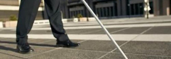 Taranto - Dal 2002 fingeva di essere cieco e percepiva la pensione: smascherata truffa all'Inps