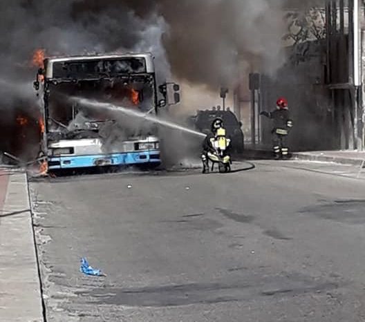 Flash Taranto - Si incendia bus dell’Amat, salvi  passeggeri e autista
