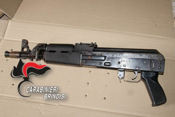 Ostuni (BR)- Ritrovato un Kalashnikov con trenta proiettili- Indagano i Carabinieri