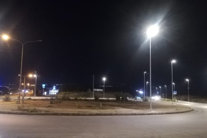 Taranto - Terminata illuminazione sulla rotatoria di via Consiglio