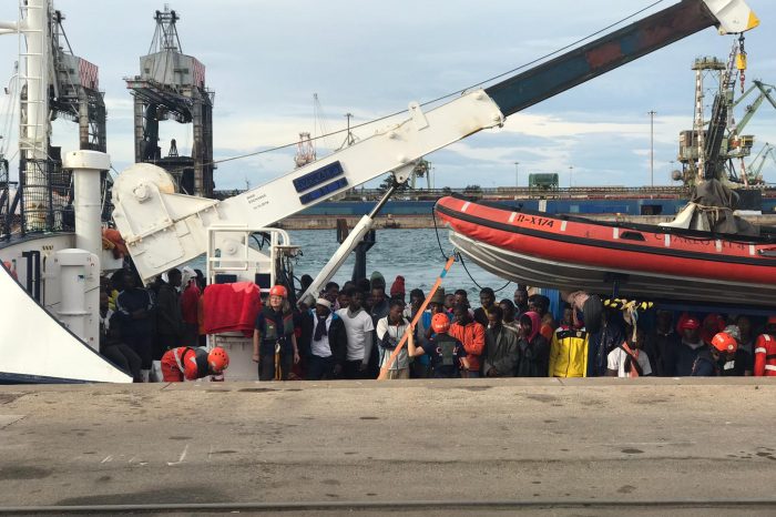 Taranto - Viola il divieto di tornare in Italia, arrestato uno dei passeggeri della “Alan Kurdi”