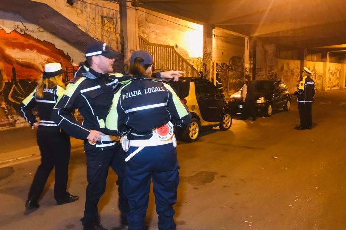 Taranto - Caduta di calcinacci nel sottopasso di via Dante, intervengono i vigili del fuoco