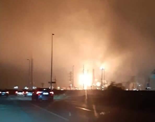 Taranto - Fiamme e fumo dallo stabilimento Ilva, Arcelor: "Procedure per bruciare gas in eccesso"