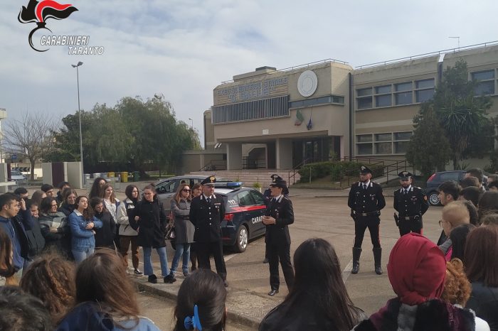 Taranto - “Insieme per una comunità educante”, i carabinieri incontrano gli studenti di Manduria