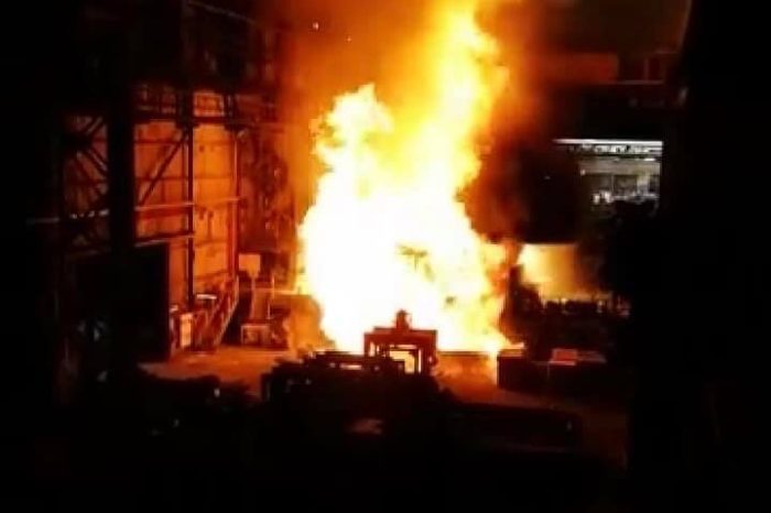 Taranto - Arcelor, incendio nel reparto colata continua. Rizzo (USB): "Pericolo costante nella fabbrica"
