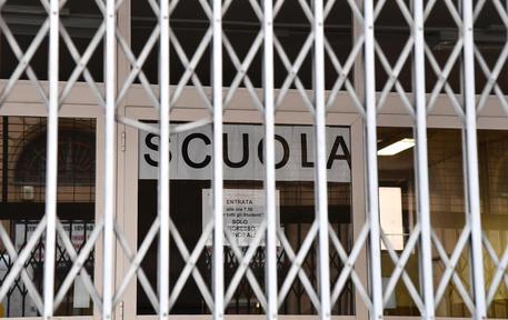 Coronavirus, la decisione del governo: scuole chiuse in tutta Italia