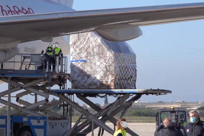 Bari - Arrivato dalla Cina il carico da 50 tonnellate di DPI e attrezzature acquistate dalla Regione Puglia