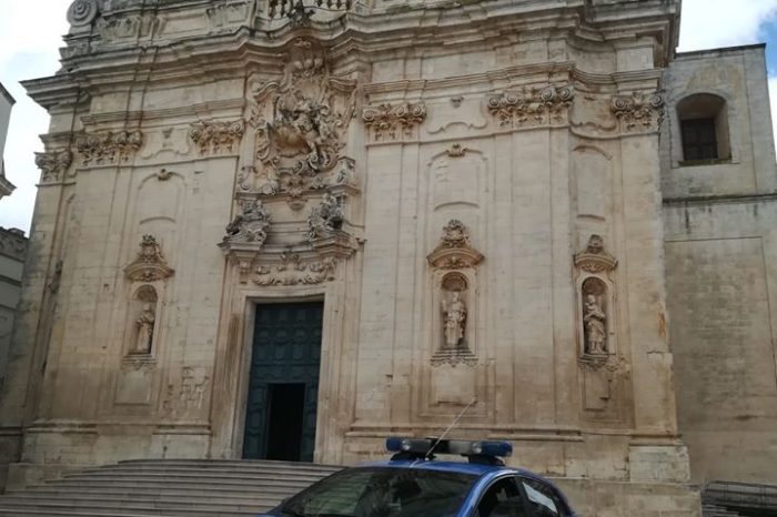 Taranto - Atti vandalici contro auto in sosta: denunciati due ragazzi