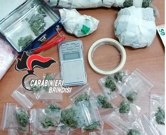 Ceglie Messapica (BR): Trovato in possesso di 215 grammi di marijuana, arrestato