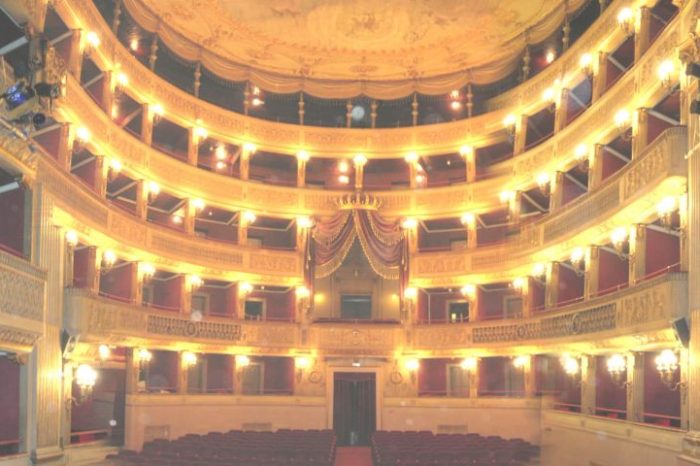 Bari: Il teatro Piccinni riaccende le luci sul palcoscenico