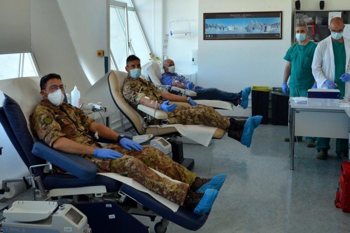 Lecce: I militari del "Cavalleggeri di Lodi" donano il sangue